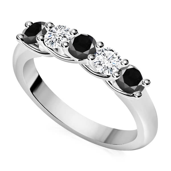 טבעת יהלומים לבנים ושחורים לאישה