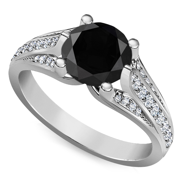 יהלום שחור בטבעת פרח