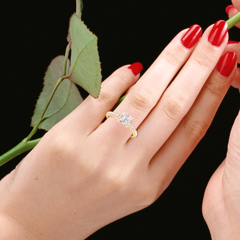https://goldiam.easystockhosting.com/sites/default/files/T9266-Princess_ringfinger2_4.jpg