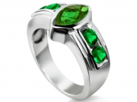 טבעות אירוסין מיוחדות עם אבן ירוקה