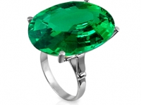 טבעת זהב לבן מעוצבת עם אבן גדולה ירוקה