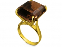 טבעות זהב עם אבן גדולה מאוד