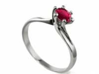 טבעת סוליטר מעוצבת בעיצוב עדין