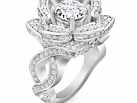 טבעת יהלומים גדולה בעיצוב פרח 